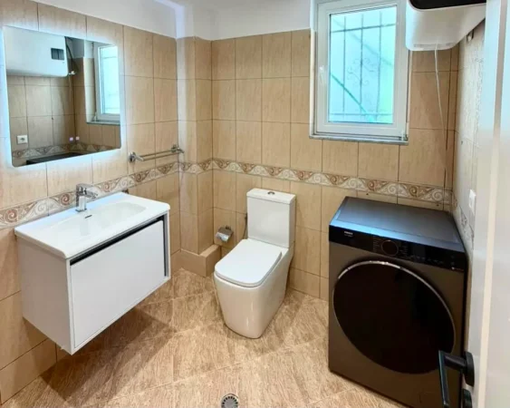 Tirane, shitet apartament 1+1 Kati 3, 65 m² 209.227 € (Rruga Bilal Xhaferri, prane Liqenit te Tiranes)