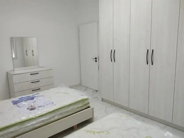 Tirane, jepet me qera apartament 2+1 Kati 2, 70 m² 600 € (Shkolla e Bashkuar)