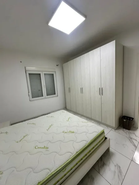 Tirane, jepet me qera apartament 2+1 Kati 2, 70 m² 600 € (Shkolla e Bashkuar)