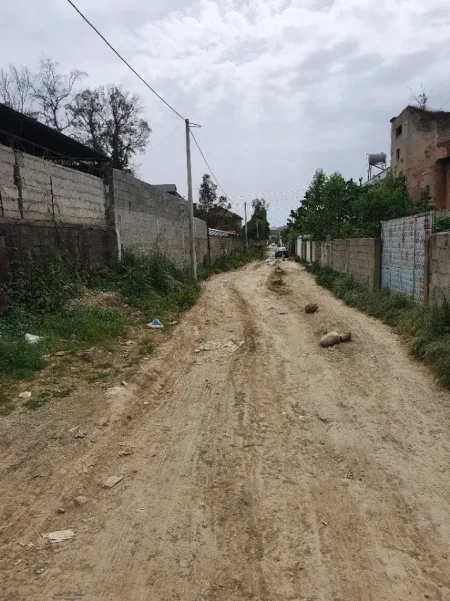 Tirane, shitet magazine Kati 1, 153 m² 110.000 € (Kombinat)