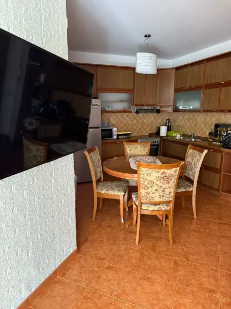 Tirane, jepet me qera apartament 2+1+Ballkon Kati 6, 80 m² 600 € (Zogu i Zi)