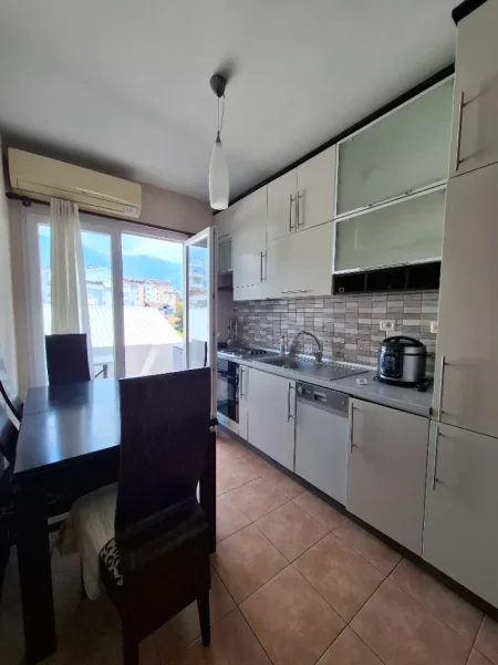 Tirane, jap me qera apartament 1+1+Ballkon Kati 5, 80 m² 400 € (Fresk)