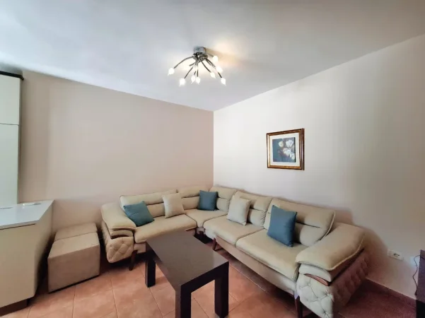 Tirane, jepet me qera apartament 1+1+Ballkon Kati 5, 80 m² 400 € (Fresk)