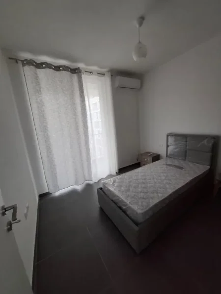 Tirane, jepet me qera apartament 3+1 Kati 2, 110 m² 650 € (Rruga 5 Maji)