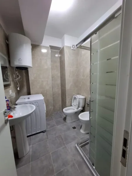 Tirane, jepet me qera apartament 3+1 Kati 2, 110 m² 650 € (Rruga 5 Maji)