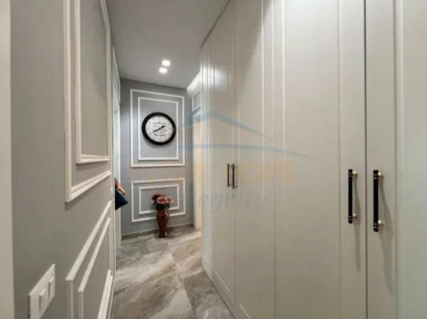 Shitet, Apartament 2+1+Post Parkimi, Rezidenca Erli, Tiranë. 0696069906