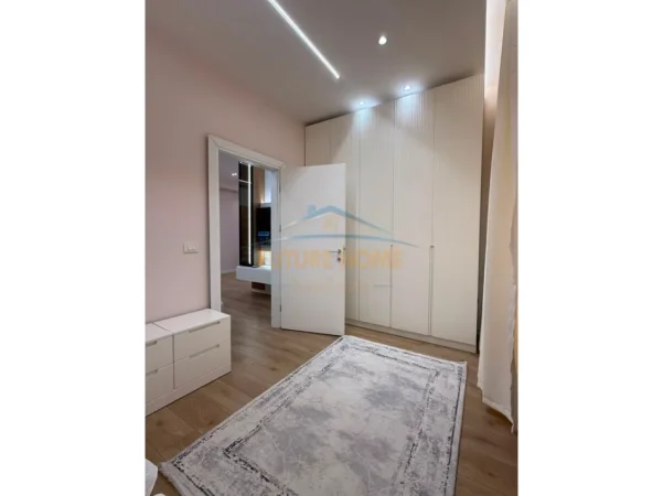Tirane, jepet me qera apartament 2+1+Ballkon Kati 5, 101 m² 700 € (Sauk)
