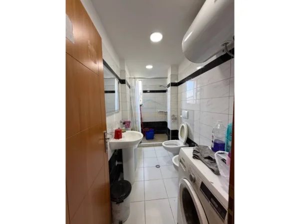 Tirane, jepet me qera apartament 3+1+Ballkon Kati 3, 89 m² 600 € (Rruga Bardhyl)