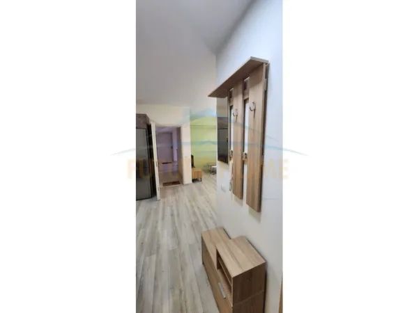Tirane, jepet me qera apartament 2+1+Ballkon Kati 4, 100 m² 700 € (Kopshti Zoologjik)