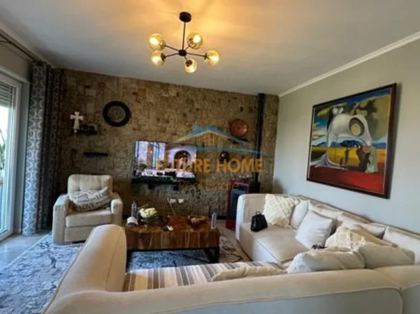 Tirane, jepet me qera apartament 2+1+Ballkon Kati 2, 111 m² 900 € (Kopshti Botanik)