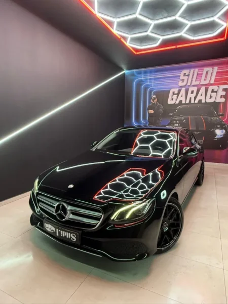 Tirane, shes makine Mercedes Benz Nafte, e zeze automatik Klima 209.000 km 1 €