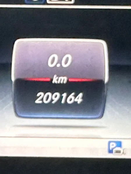 Tirane, shes makine Mercedes Benz Nafte, e zeze automatik Klima 209.000 km 1 €