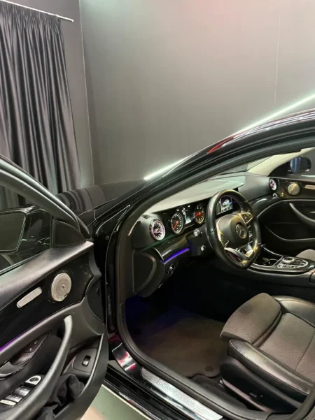 Tirane, shes makine Mercedes Benz Nafte, e zeze automatik Klima 209.000 km 1 €