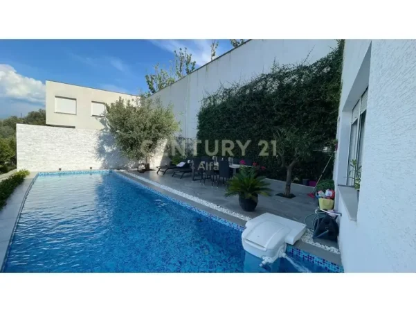 Tirane, shitet Vile 4+1 Kati 2, 300 m² 620.000 € (Kodra e diellit 2)