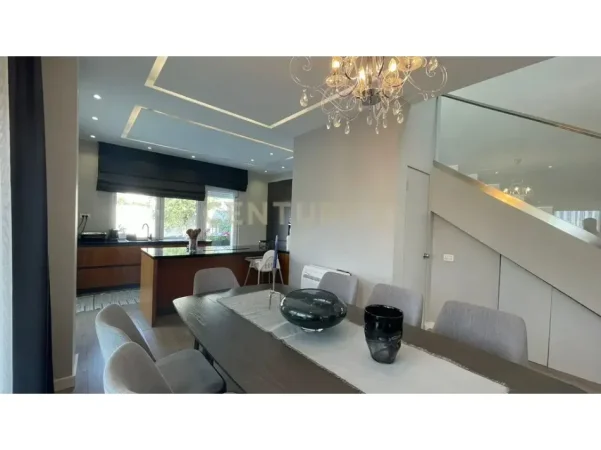 Tirane, shitet Vile 4+1 Kati 2, 300 m² 620.000 € (Kodra e diellit 2)
