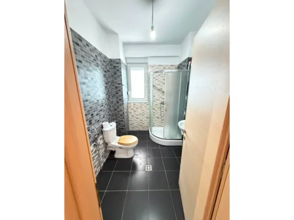 Tirane, jepet me qera apartament 1+1 Kati 2, 91 m² 600 € 