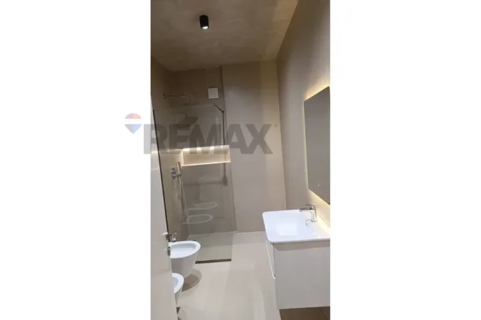 Tirane, jepet me qera apartament 1+1 Kati 6, 61 m² 750 € (Rruga kavajes)