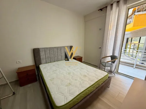 Tirane, jepet me qera apartament 1+1+Ballkon Kati 1, 65 m² 370 € (SHKOZE)