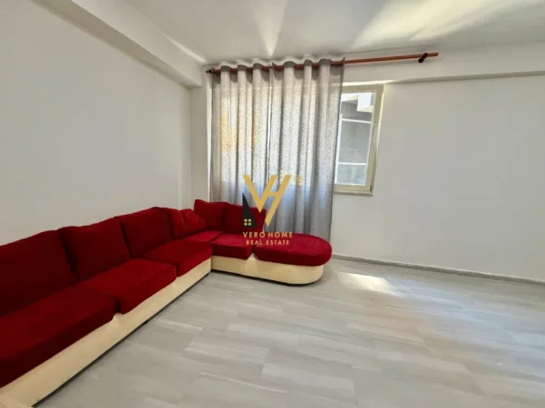 Tirane, jepet me qera apartament 1+1+Ballkon Kati 1, 65 m² 370 € (SHKOZE)