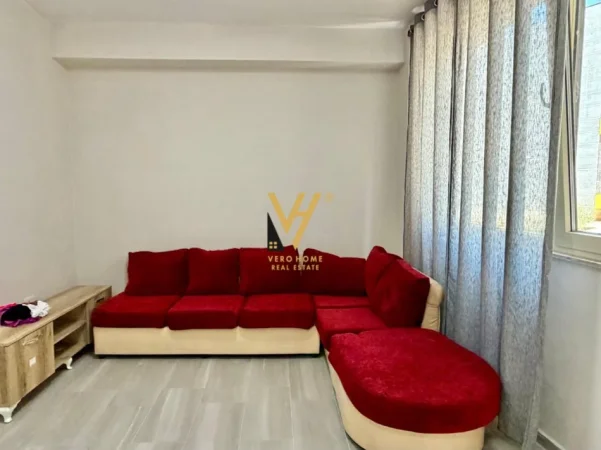 Tirane, jepet me qera apartament 1+1+Ballkon Kati 1, 65 m² 370 € (SHKOZE)
