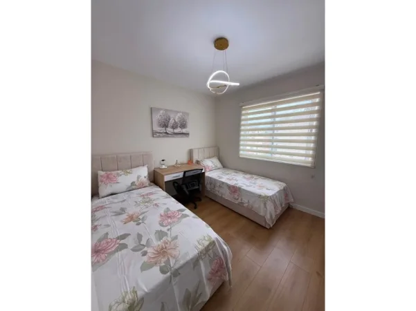 Tirane, jepet me qera apartament 3+1 Kati 5, 80 m² 700 € (Brryli)