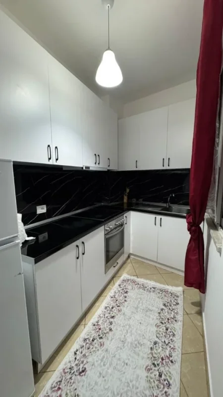 Tirane, jepet me qera apartament 1+1+Ballkon Kati 7, 65 m² 400 € (Kompleksi Fratari, Astir, Tiranë)
