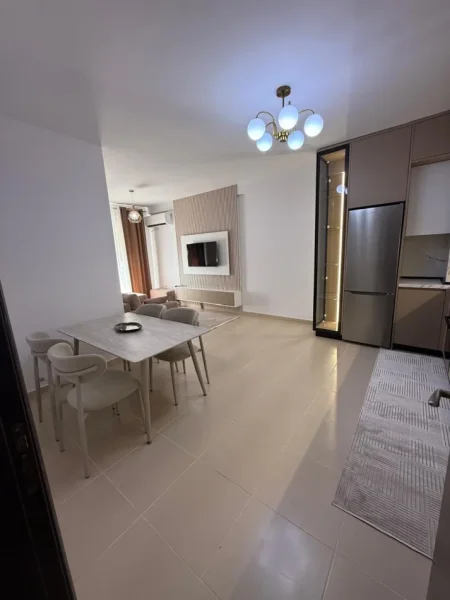 Tirane, jepet me qera apartament 2+1 Kati 2, 85 m² 750 € (Ali Demi)