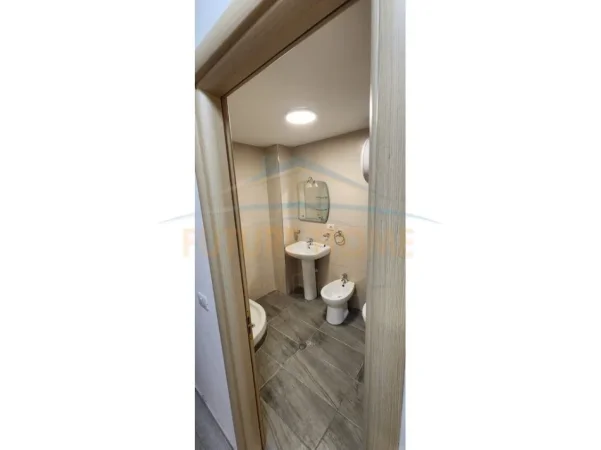 Tirane, jepet me qera apartament 2+1 Kati 4, 100 m² 700 € (Kopshti Zoologjik, Tiranë)