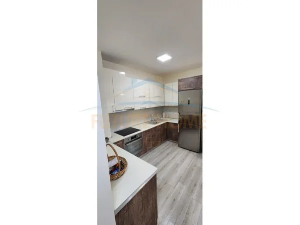 Tirane, jepet me qera apartament 2+1 Kati 4, 100 m² 700 € (Kopshti Zoologjik, Tiranë)