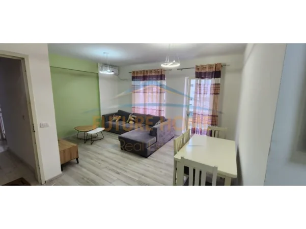 Tirane, jepet me qera apartament 2+1 Kati 4, 100 m² 700 € (Kopshti Zoologjik, Tiranë)