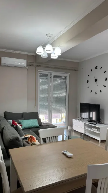 Tirane, jepet me qera apartament 2+1 Kati 6,Mobiluar, Ashensor, Çmimi 60.000 Lekë të Reja, (Brryl, Përball Maternitetit të Ri, Tiranë)