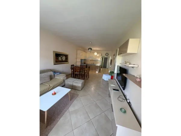 Tirane, jepet me qera apartament 3+1 Kati 1, 113 m² 760 € (Ferit Xhajko)