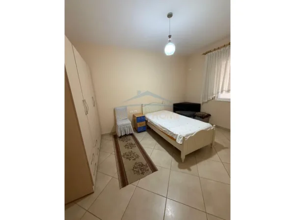 Tirane, jepet me qera apartament 3+1 Kati 1, 113 m² 760 € (Ferit Xhajko)