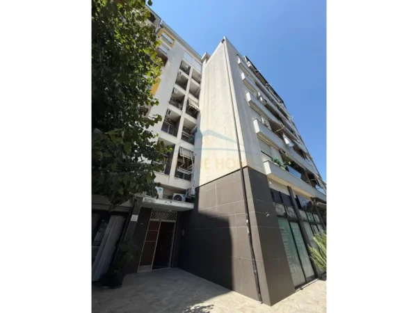 Tirane, jepet me qera apartament 3+1 Kati 1, 113 m² 760 € (Ferit Xhajko)