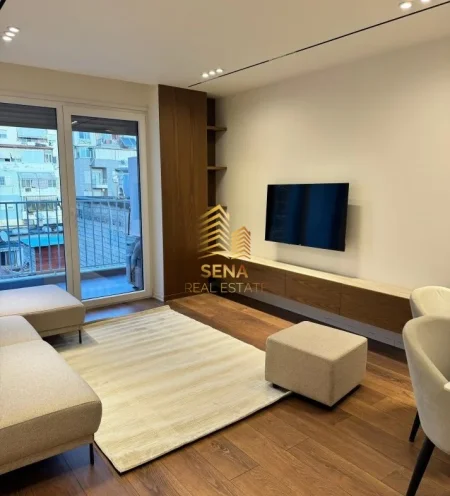 Tirane, jepet me qera apartament 1+1 Kati 4, 50 m² 700 € (Xhamllik)