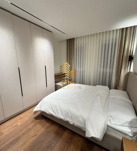 Tirane, jepet me qera apartament 1+1 Kati 4, 50 m² 700 € (Xhamllik)