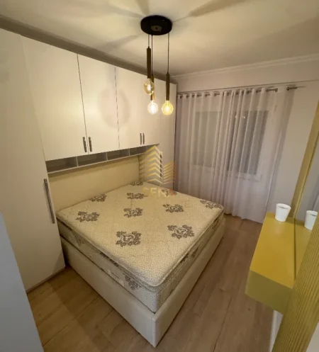 Tirane, jepet me qera apartament 1+1+Ballkon Kati 7, 70 m² 500 € (Astir)