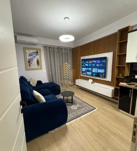 Tirane, jepet me qera apartament 1+1+Ballkon Kati 7, 70 m² 500 € (Astir)