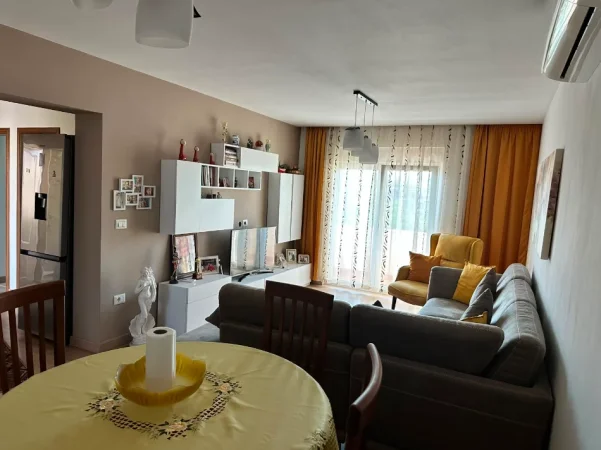 Tirane,Qera për herë parë,Apart mjaft cilësor,mobiluar,tip2+1,kat5 p.ekzistus 5-kat,sip80m²,qera 650€/muaj,në unazë rr.A.Kasemi,Brryli,10mim Q-Tiranës