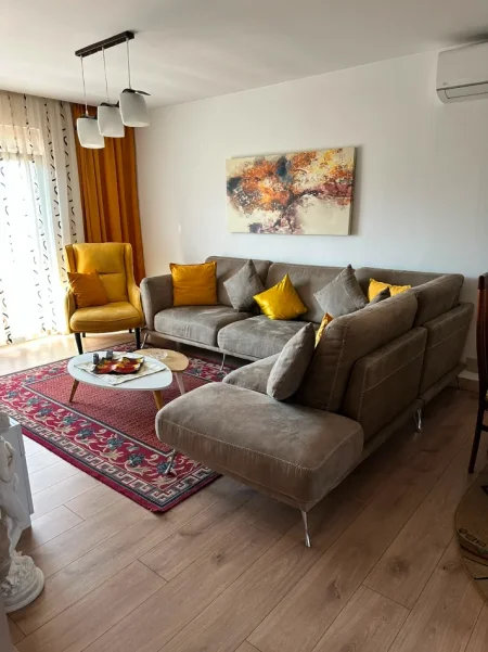 Tirane,Qera për herë parë,Apart mjaft cilësor,mobiluar,tip2+1,kat5 p.ekzistus 5-kat,sip80m²,qera 650€/muaj,në unazë rr.A.Kasemi,Brryli,10mim Q-Tiranës