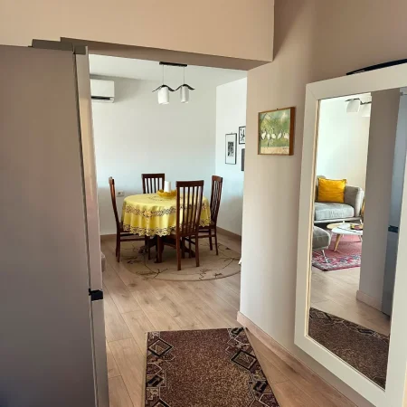 Tirane,Qera për herë parë,Apart mjaft cilësor,mobiluar,tip2+1,kat5 p.ekzistus 5-kat,sip80m²,qera 650€/muaj,në unazë rr.A.Kasemi,Brryli,10mim Q-Tiranës