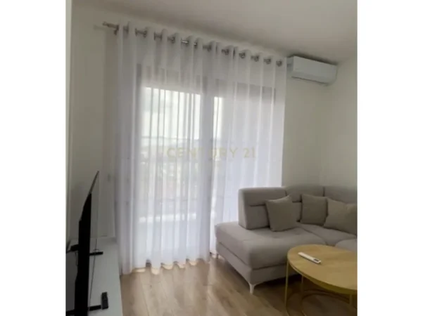 Tirane, jepet me qera apartament 1+1 Kati 7, 69 m² 600 € (Bulevardi i Ri)