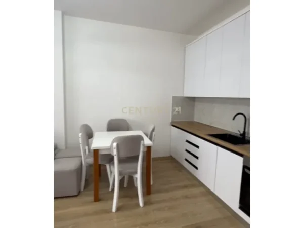 Tirane, jepet me qera apartament 1+1 Kati 7, 69 m² 600 € (Bulevardi i Ri)