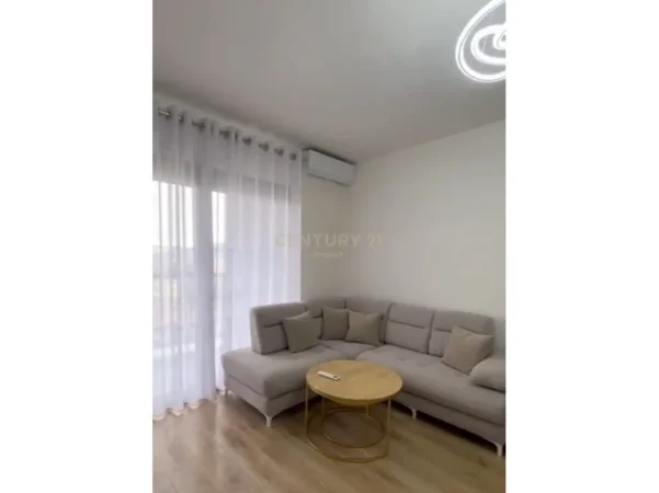 Tirane, jepet me qera apartament 1+1 Kati 7, 69 m² 600 € (Bulevardi i Ri)