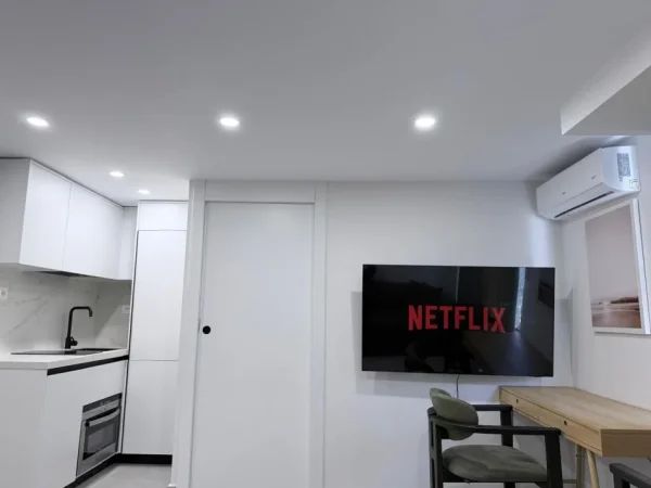 Tirane, jepet me qera apartament garsoniere Kati 1, 23 m² 300 € (Rruga 5 Maji)