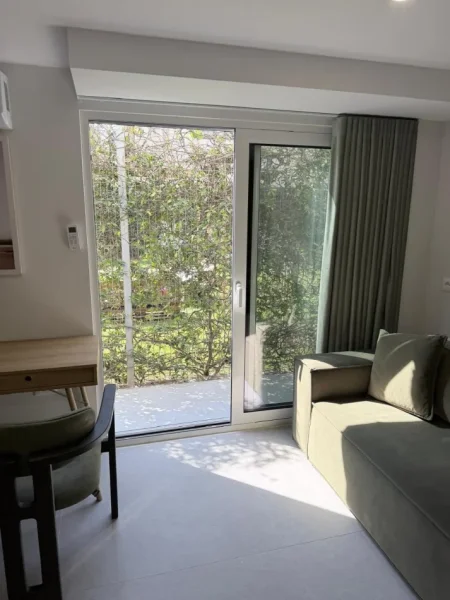 Tirane, jepet me qera apartament garsoniere Kati 1, 23 m² 300 € (Rruga 5 Maji)