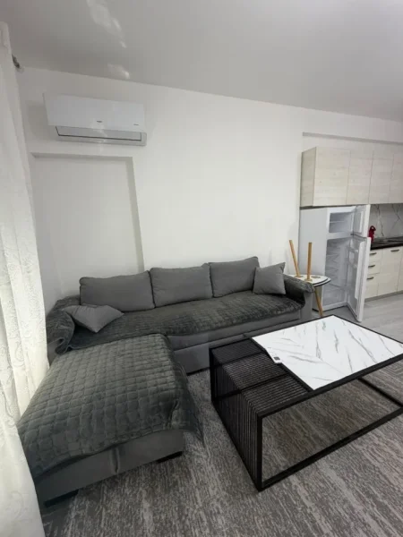 Tirane, jepet me qera apartament 1+1 Kati 3, 60 m² 450 € (Rruga 5 Maji)