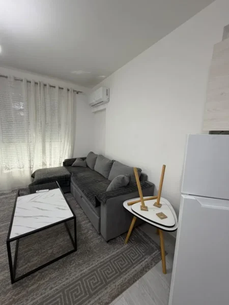 Tirane, jepet me qera apartament 1+1 Kati 3, 60 m² 450 € (Rruga 5 Maji)