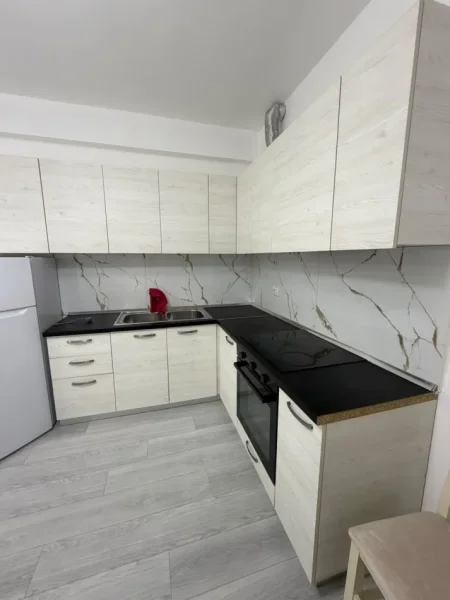 Tirane, jepet me qera apartament 1+1 Kati 3, 60 m² 450 € (Rruga 5 Maji)