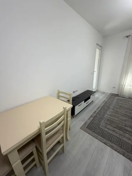 Tirane, jepet me qera apartament 1+1 Kati 3, 60 m² 450 € (Rruga 5 Maji)